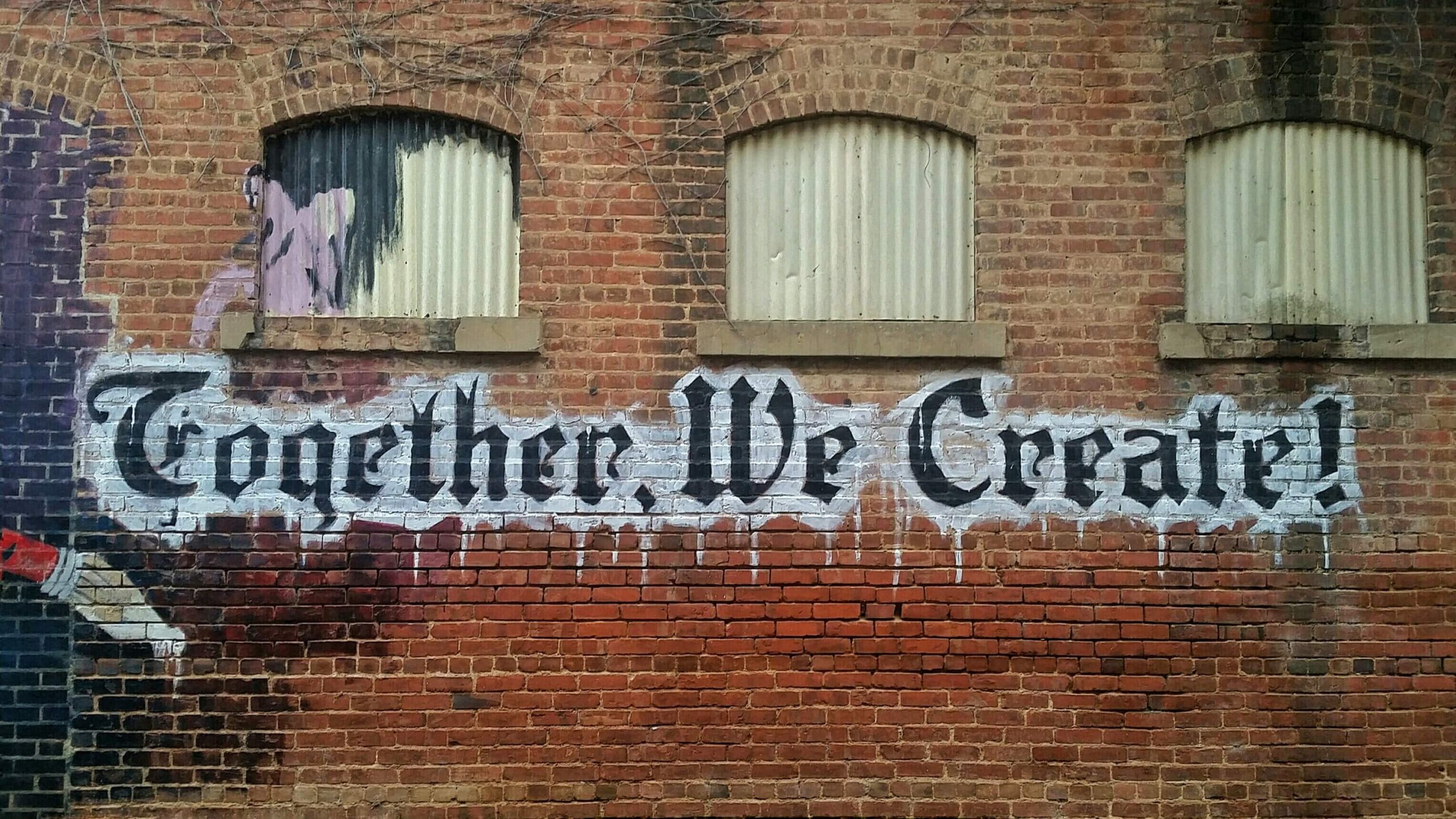 Napis na ścianie Together we Create