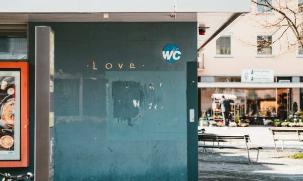 claudio-schwarz-UKfwAnVsxvU-unsplash (1)